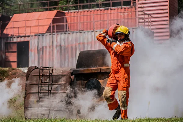 Petugas Pemadam Kebakaran Profesional Yang Tenang Nya Saat Mereka Manuver — Stok Foto