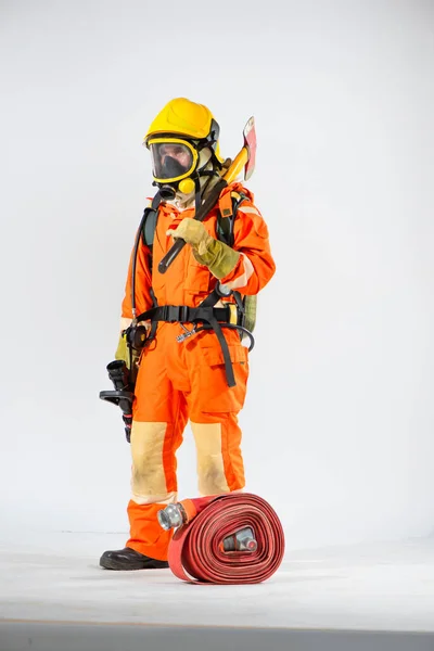 Tűzoltó Védőfelszerelése Beleértve Maszkot Sárga Keménykalapot Jelzi Elkötelezettségét Biztonság Felkészültség — Stock Fotó