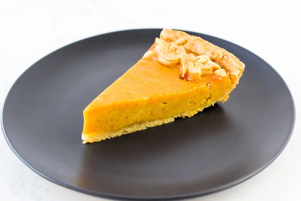 Piece Pumpkin Pie Black Plate Autumn Cake White Background — Stock Photo, Image