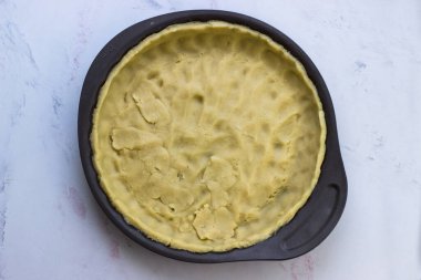 Erikli turta için kuru ekmek parası yok. Üst görünüm