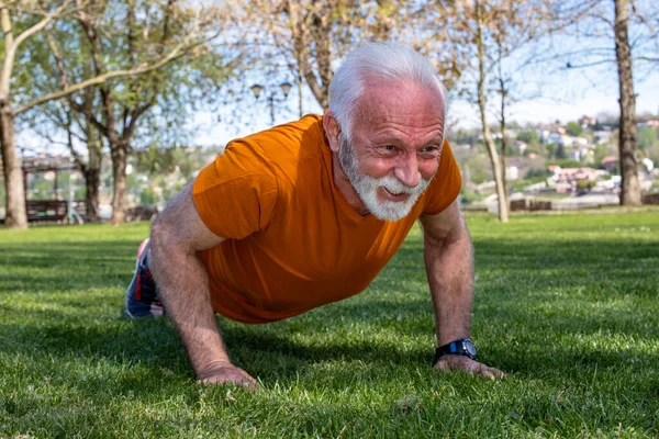 Portrait Senior Man Exercising Doing Push Ups Park Elderly Man — Stock Photo, Image
