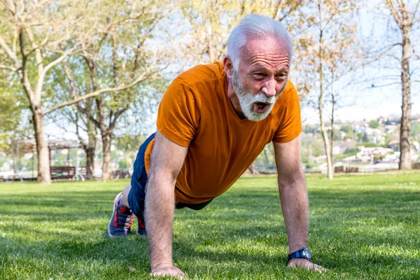 Portrait Senior Man Exercising Doing Push Ups Park Elderly Man — Stock Photo, Image
