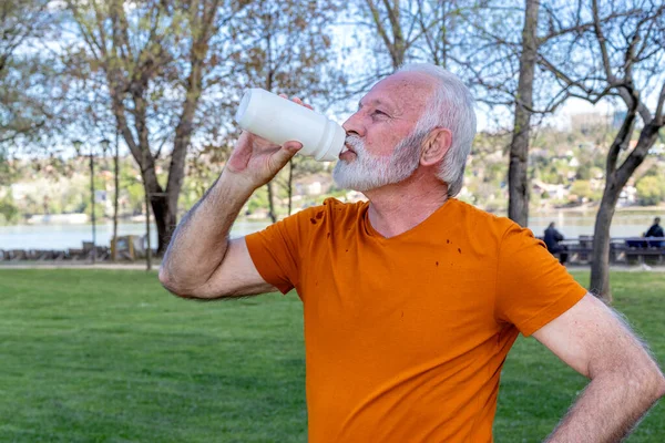 Healthy Senior Man Catching His Breath Exercising Public City Park — Stock Photo, Image
