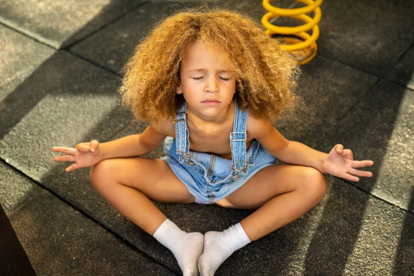 Little Pretty Child Girl Relaxes Her Eyes Closed Yoga Lotus — Stock Photo, Image