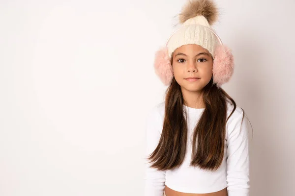 Retrato Inverno Retrato Infantil Feliz Menina Rosto Sorriso Earmuffs Pele — Fotografia de Stock