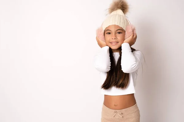 Retrato Inverno Retrato Infantil Feliz Menina Rosto Sorriso Earmuffs Pele — Fotografia de Stock