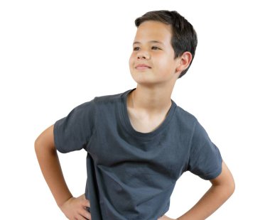 Güzel, genç bir çocuk. Çok sakin ve kendinden emin. Şeffaf bir arkaplanda izole edilmiş. PNG şeffaf.