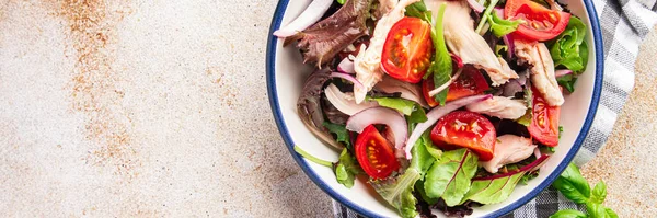 Kip Borst Salade Tomaat Groene Sla Gezonde Maaltijd Snack Tafel — Stockfoto
