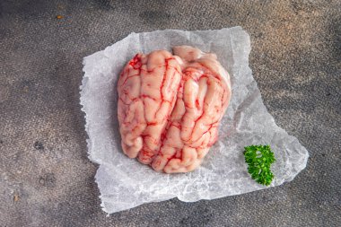 Beyin sakatatı çiğ et lezzetli çerez mortadella, fıstık, jambon sağlıklı abur cubur diyeti masada fotokopi uzayı arka plan manzarası.