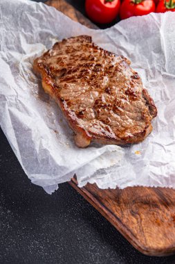 Biftek kızartılmış et ızgara ızgara taze lezzetli çerez sağlıklı yemek atıştırmalık diyet fotokopi masasında uzay yemeği arka plan kırsal manzarası