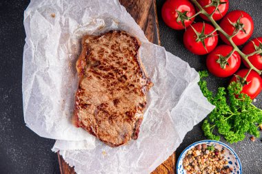 Biftek kızartılmış et ızgara ızgara taze lezzetli çerez sağlıklı yemek atıştırmalık diyet fotokopi masasında uzay yemeği arka plan kırsal manzarası