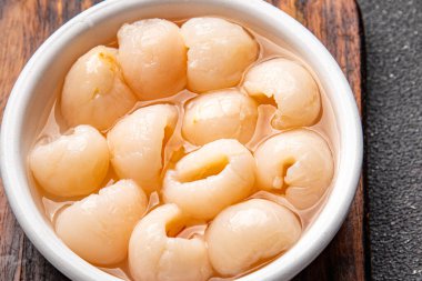 Lychee taze meyve konservesi lezzetli çerez sağlıklı yemek abur cubur diyeti masa fotokopisi uzay yiyecek arka plan kırsal üst görünüm
