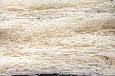 pirinç eriştesi çiğ udon pilavı lezzetli çerez sağlıklı yemek atıştırmalık diyet fotokopi masasında uzay yemeği arka plan kırsal manzarası