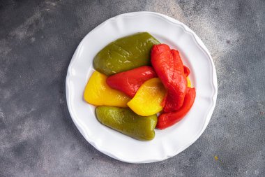 biber pişirilmiş taze atıştırmalık sağlıklı yemek atıştırmalıkları masanın üzerinde fotokopi alanı arka plan kırsal manzarası