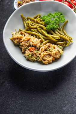 pirinç eriştesi ve yeşil fasulye sebze Asya yemeği lezzetli çerez masada sağlıklı yemek yemek fotokopi uzay yemeği arka plan kırsal üst görünüm