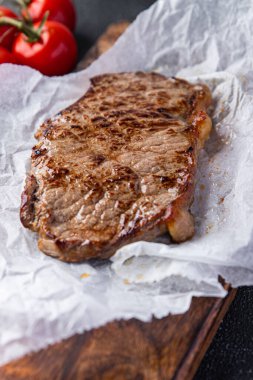 Biftek ızgara et ızgara ızgara ızgara taze atıştırmalık yemek masadaki fotokopi odası arka plan kırsal manzarası