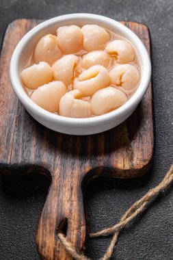 Lychee taze meyve konservesi lezzetli çerez sağlıklı yemek abur cubur diyeti masa fotokopisi uzay yiyecek arka plan kırsal üst görünüm