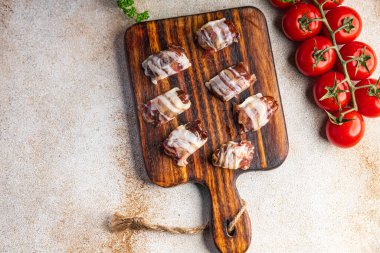 Pastırmalı abur cuburlar... kurutulmuş et... kurutulmuş yemek... fotokopi masasında... uzay yiyeceklerinin arka plan kırsal manzarası...