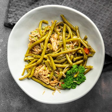 pirinç eriştesi, yeşil fasulye, sebze, Asya çerezi masada sağlıklı yemek fotokopi uzayı arka plan kırsal manzarası