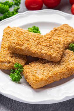 Balıklar taze deniz mahsulleri, kızarmış abur cuburlar fotokopi masasının üzerinde yer alan uzay yiyeceklerinin arka plan kırsal manzarası.