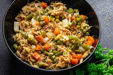 yeşil fasulye, havuç, fasulye, tonga fasulyesi, yeşil bezelye vejetaryen sebze vejetaryen Asya yemeği masada fotokopi uzay yiyecek arka plan kırsal üst görünüm