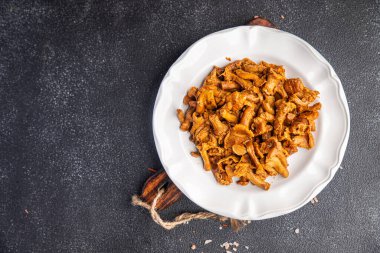 Chanterelles mantarları bio ürün sağlıklı yemek atıştırmalıkları fotokopi uzayı yemek arka plan kırsal üst görüş keto veya paleo diyet vejetaryen veya vejetaryen gıda