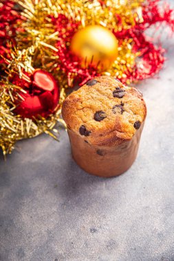 Panettone tatlı Noel tatlısı geleneksel paskalya pastası pişirme taze sağlıklı yemek atıştırmalıkları masanın üzerinde fotokopi uzay yemeği arka plan kırsal üst görünüm