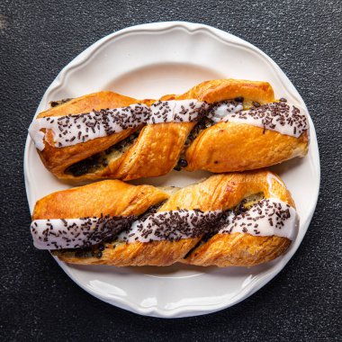 bun sweet puff pastry pigtail bun cream filling, chocolate drops meal food snack on the table copy space food background rustic top view