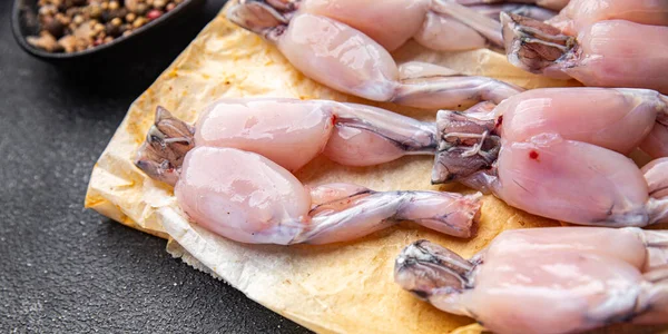 Frog Legs Raw Meat Bone Healthy Meal Food Snack Table — Stok fotoğraf