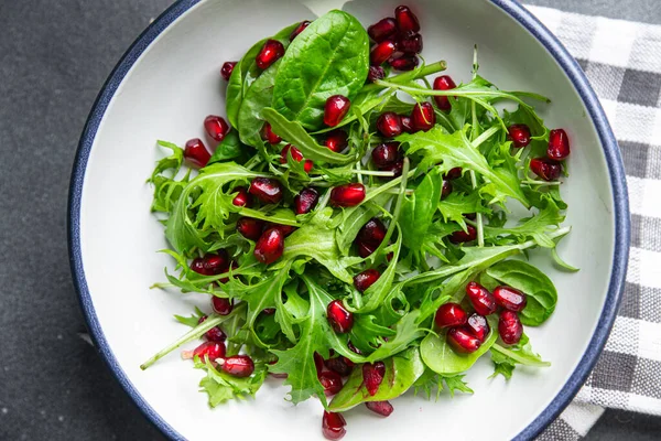 Salad Pomegranate Seed Green Leaves Lettuce Mix Healthy Meal Food — 图库照片