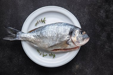 deniz kepeği taze deniz ürünleri sağlıklı yemek atıştırmalıkları için hazır sofrada fotokopi uzay yiyecekleri arka plan kırsal üst görüş peskataryen diyeti