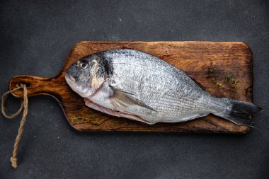 deniz kepeği taze deniz ürünleri sağlıklı yemek atıştırmalıkları için hazır sofrada fotokopi uzay yiyecekleri arka plan kırsal üst görüş peskataryen diyeti