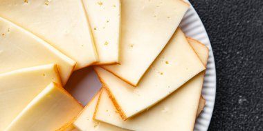 Rulo peynirli aperatif. Sağlıklı yemek. Fotokopi masasında.