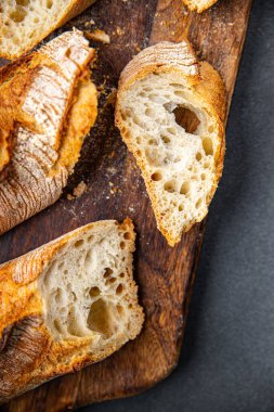 Ekmek, kepekli ekmek, kepekli ekmek, ekşi ekmek, ekşi ekmek, masada atıştırmalık, fotokopi, arka plan, kırsal alan manzarası.
