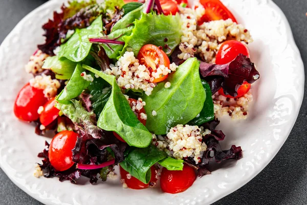 Quinoa Salat Tomaten Grüne Blattmischung Gesunde Mahlzeit Lebensmittel Snack Auf — Stockfoto