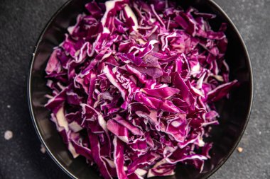 Salata mor lahana, sebze, abur cubur, uzay yiyecekleri arka plan, kırsal vejetaryen ya da vejetaryen yemekleri.