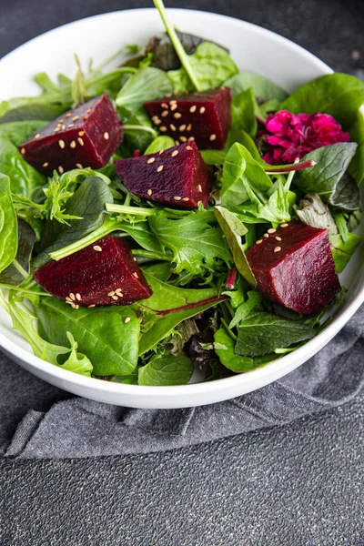 Salad Beet Slice Fresh Beetroot Mix Green Lettuce Healthy Meal — Stock Photo, Image
