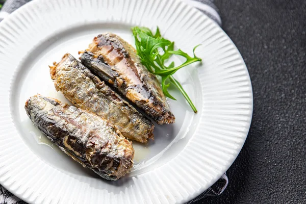 Ψάρι Σαρδέλα Κονσερβοποιημένα Θαλασσινά Γεύμα Σνακ Στο Τραπέζι Αντίγραφο Χώρο — Φωτογραφία Αρχείου