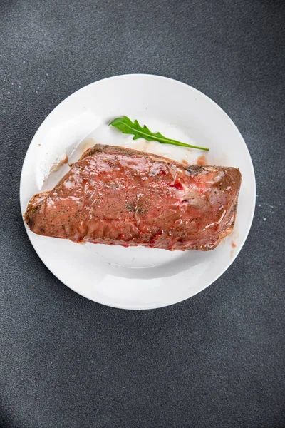 生の鴨肉の胸肉の鶏肉料理の準備ができている食事のスナックテーブルの上にコピースペースフード背景素朴なトップ表示 — ストック写真