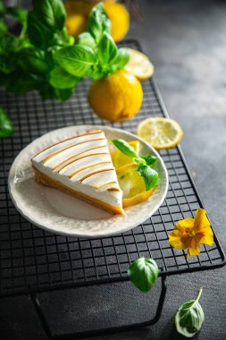 limonlu tart tatlı tatlı sağlıklı yemek atıştırmalıkları yemek için hazır masada fotokopi uzayı arka plan kırsal manzarası