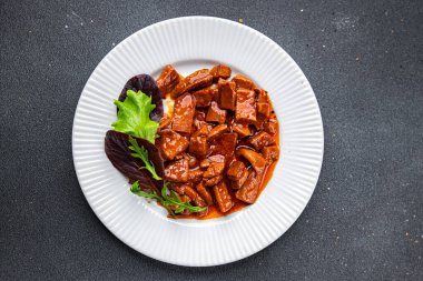 kalamar domates sosu deniz ürünleri salatası aperatif aperatif masada fotokopi uzayı arka plan kırsal manzarası