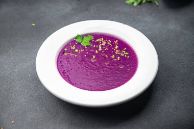 Krema çorbası kırmızı lahana sağlıklı yemek abur cuburu masa üzerinde fotokopi uzay yemeği arka plan kırsal üst görüş keto veya paleo diyet vejetaryen veya vejetaryen gıda