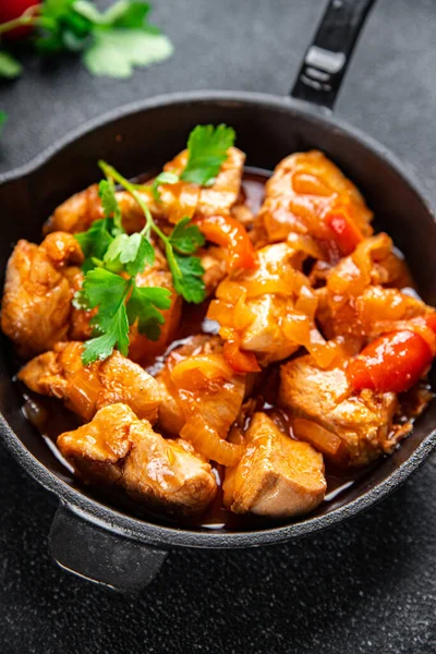 Saos Tomat Daging Ayam Sayur Chashushuli Makanan Ringan Atas Meja — Stok Foto