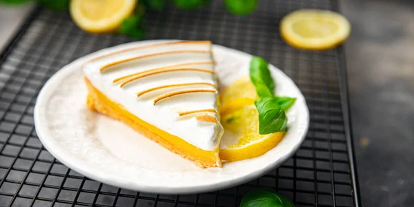 Сладкий Лимонный Пирог Безе Десерт Готов Съесть Еду Закуска Столе — стоковое фото
