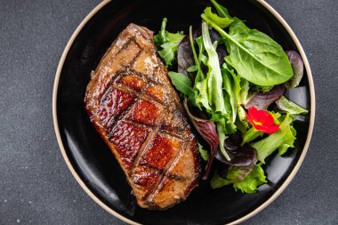 Kızarmış ördek göğsü eti kümes hayvanları yemek atıştırmalığı fotokopi masasında arka plan yiyecek kırsal manzarası