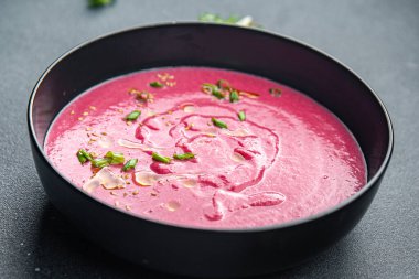 Kremalı pancar pancarı, pırasa, patates ilk tabak sağlıklı yemek abur cubur masada fotokopi uzay yemek arka plan kırsal üst görüş keto veya paleo diyet vejetaryen veya vejetaryen gıda