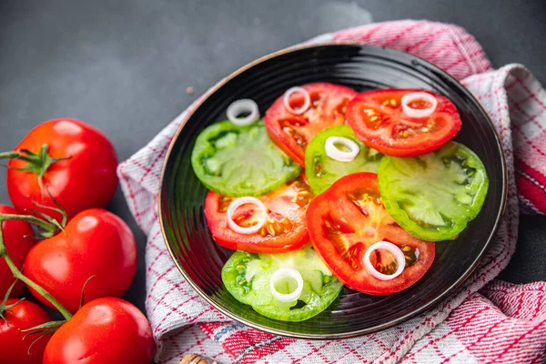 Salad Sayuran Segar Tomat Merah Dan Tomat Hijau Makanan Ringan — Stok Foto