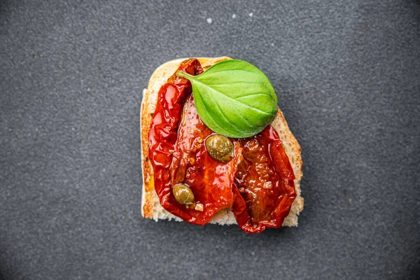 Bruschetta Tomate Secado Sol Aperitivo Comida Mesa Copiar Espacio Comida —  Fotos de Stock
