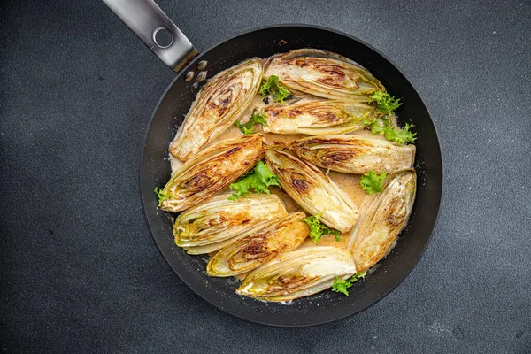 Prato Chicória Guisado Refeição Vegetal Lanche Comida Mesa Cópia Espaço — Fotografia de Stock