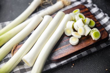 Pırasalar taze sebze, sağlıklı yemek atıştırmalıkları fotokopi, arka plan, kırsal alan manzarası. 